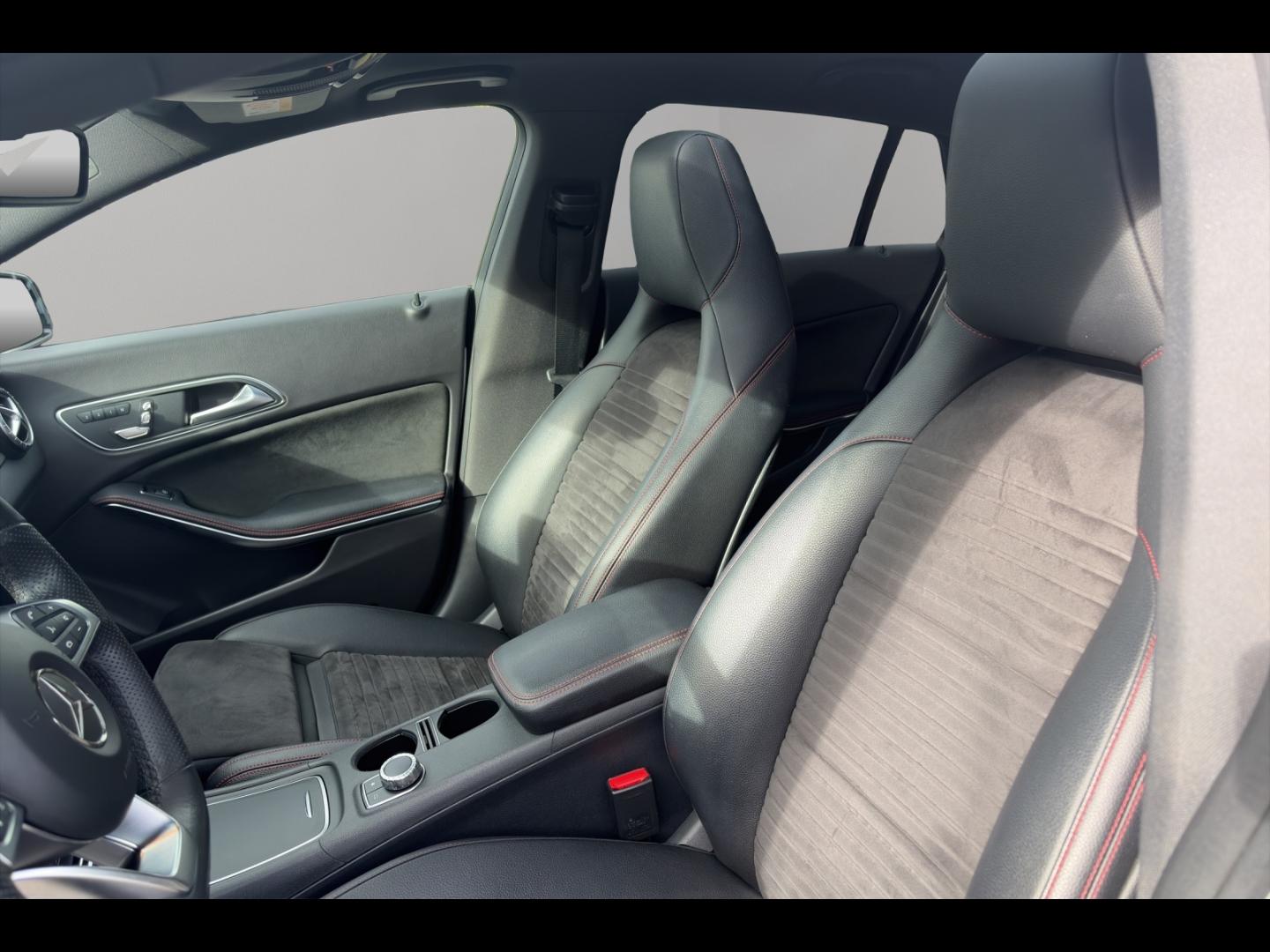 Image MERCEDES-BENZ CLA Shooting Brake 200 d Fascination 7G-DCT