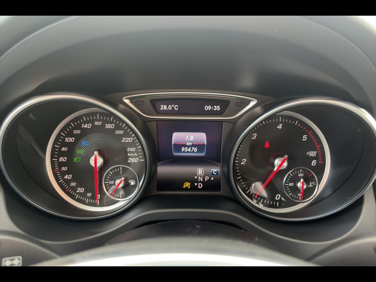 Image MERCEDES-BENZ CLA Shooting Brake 200 d Fascination 7G-DCT