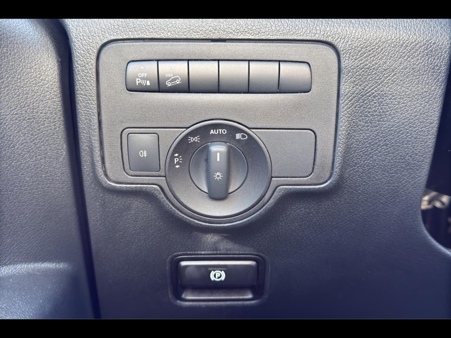 Image MERCEDES-BENZ Vito Tourer 114 CDI Extra-Long Select 4x4 9G-Tronic