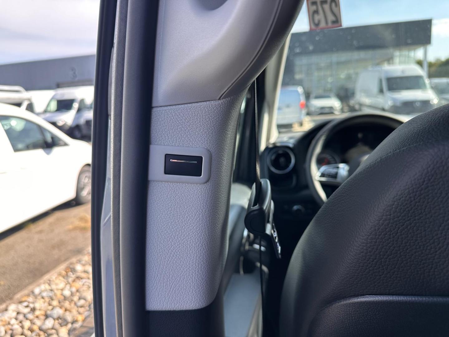 Image MERCEDES-BENZ Vito Fg 119 CDI Mixto Long Select 4x4 9G-Tronic