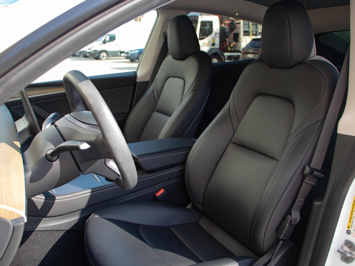 Image TESLA Model Y Standard RWD