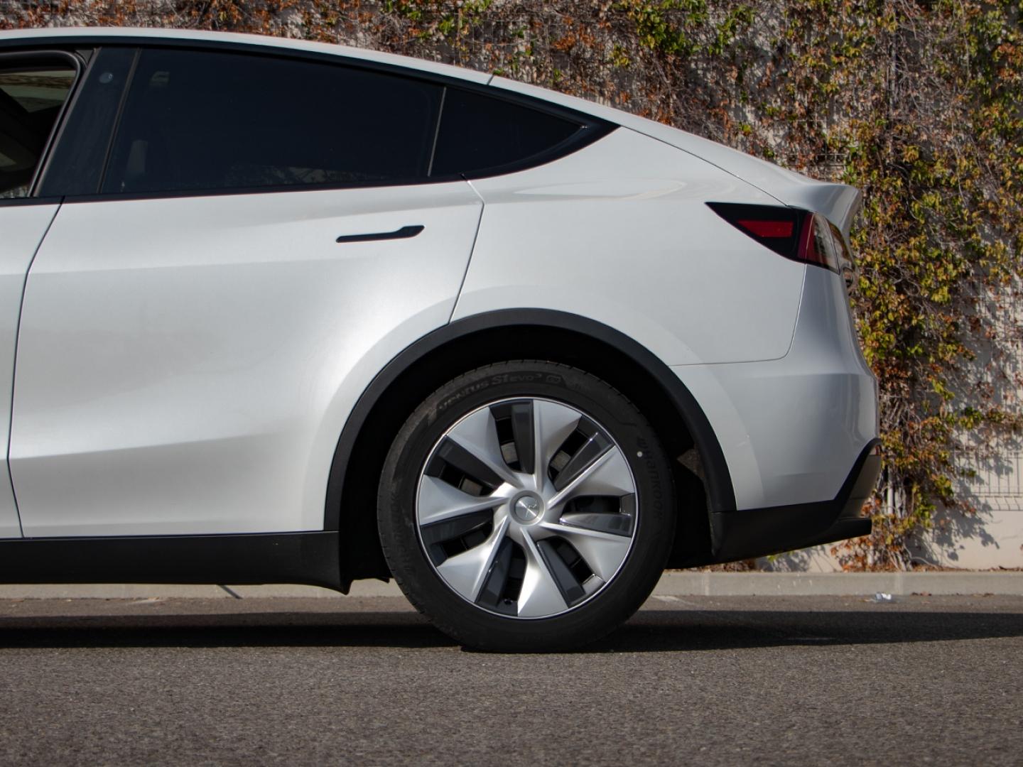 Image TESLA Model Y Standard RWD