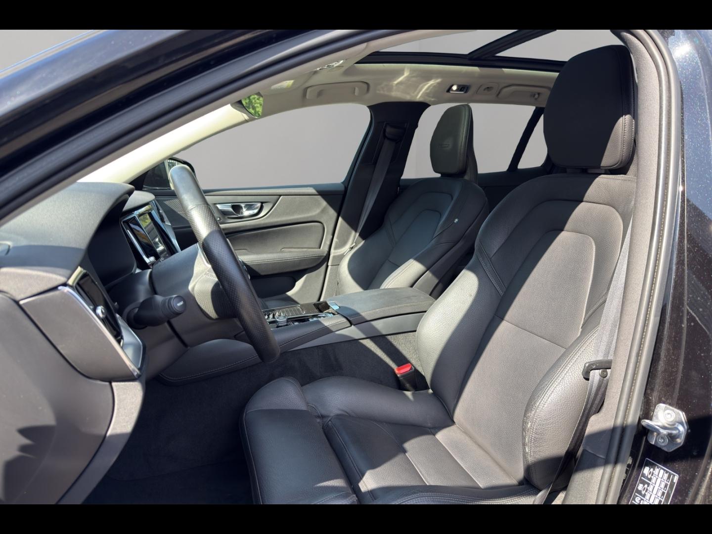 Image VOLVO V60 T8 Twin Engine 303 + 87ch Inscription Luxe Geartronic 16cv
