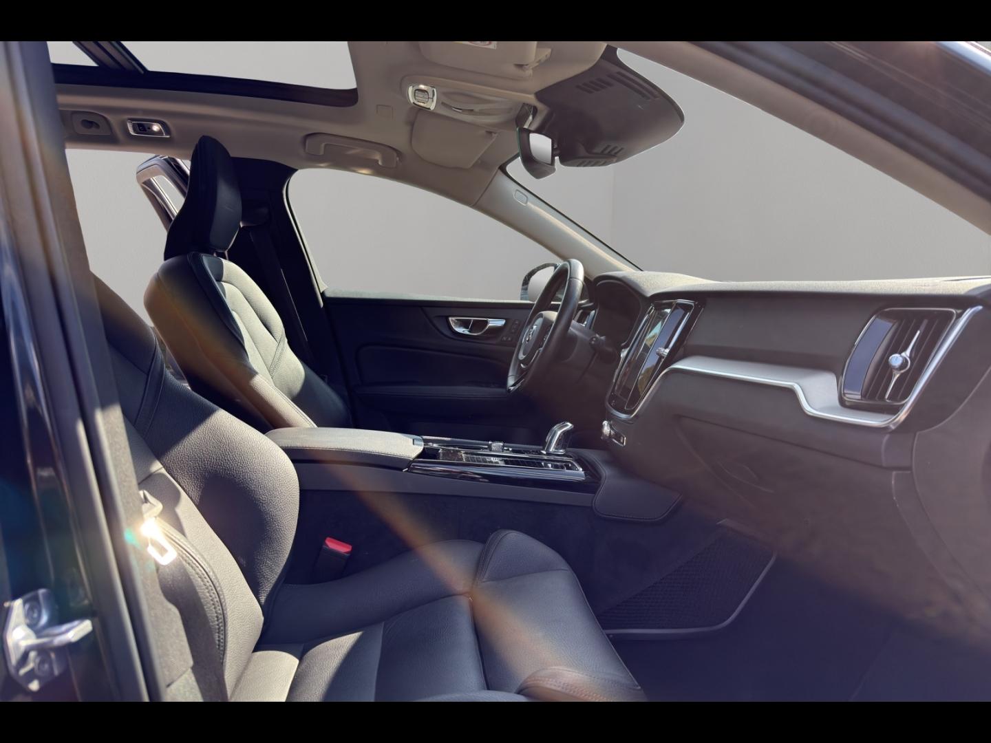 Image VOLVO V60 T8 Twin Engine 303 + 87ch Inscription Luxe Geartronic 16cv