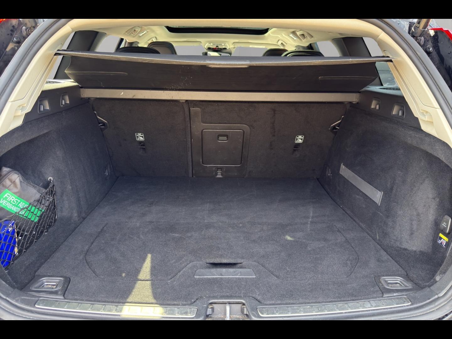 Image VOLVO V60 T8 Twin Engine 303 + 87ch Inscription Luxe Geartronic 16cv