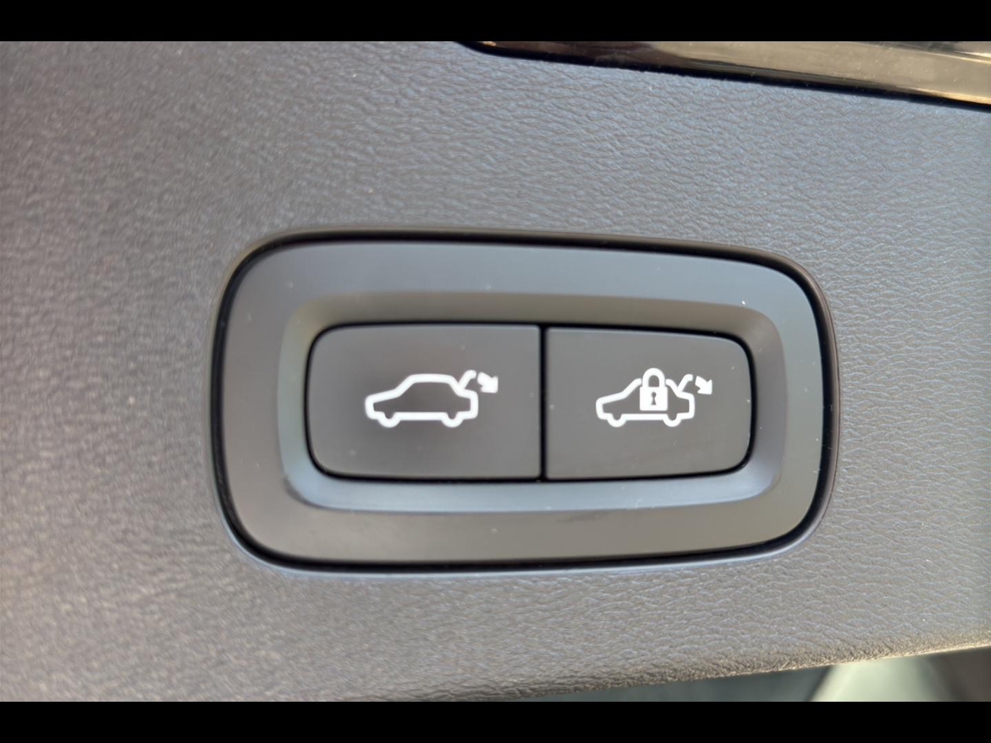 Image VOLVO V60 T8 Twin Engine 303 + 87ch Inscription Luxe Geartronic 16cv