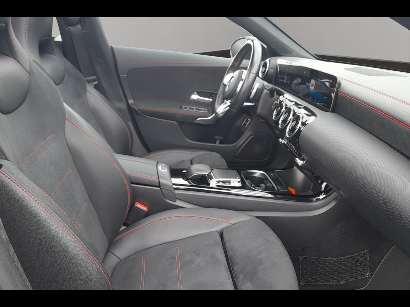 Image MERCEDES-BENZ CLA 220 d 190ch AMG Line 8G-DCT