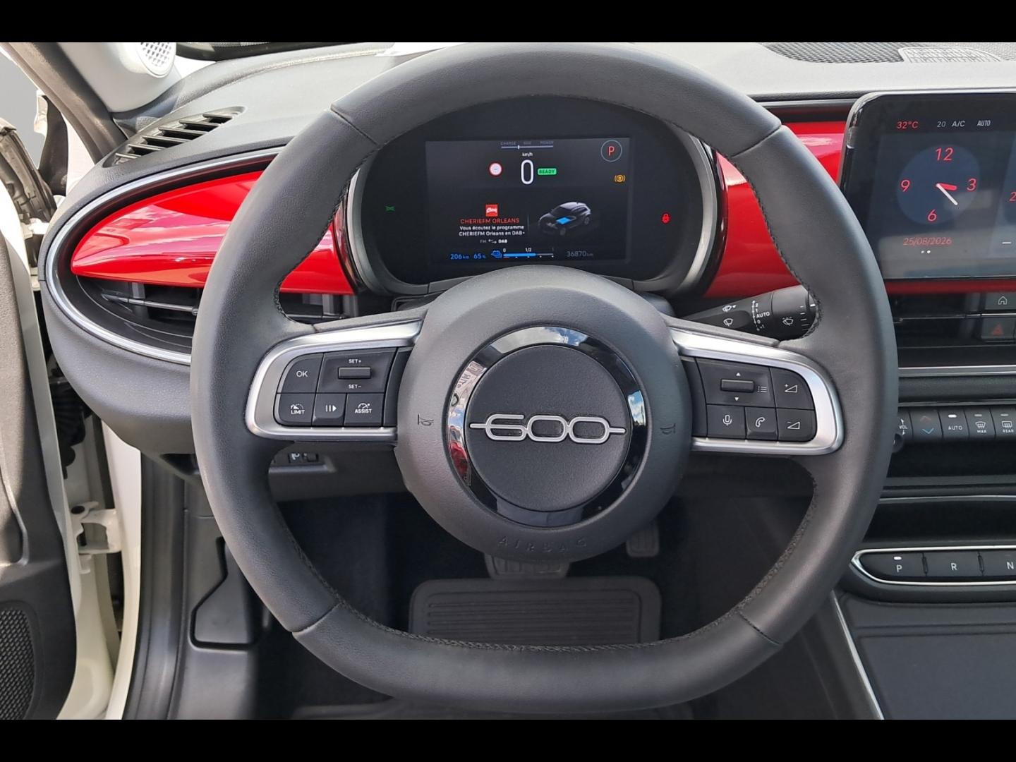 Image FIAT 600 e 156ch 54kWh Red