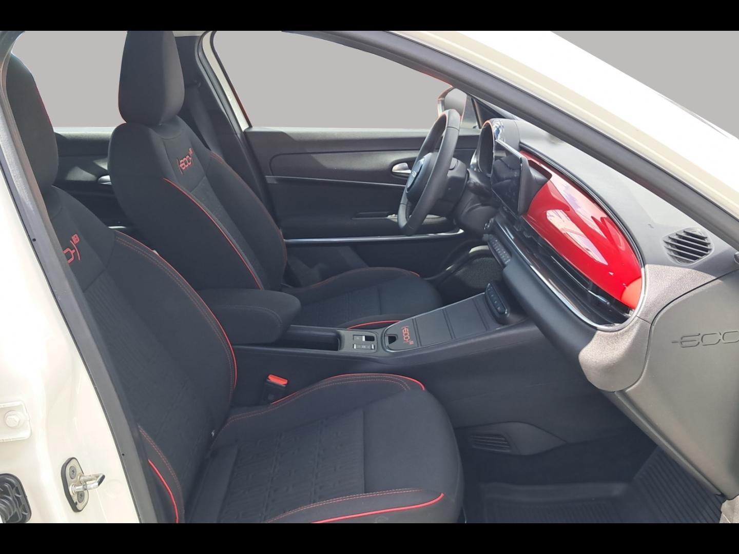 Image FIAT 600 e 156ch 54kWh Red