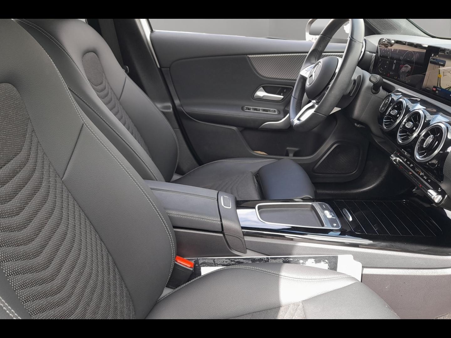 Image MERCEDES-BENZ Classe A 180 d 116ch Progressive Line 8G-DCT