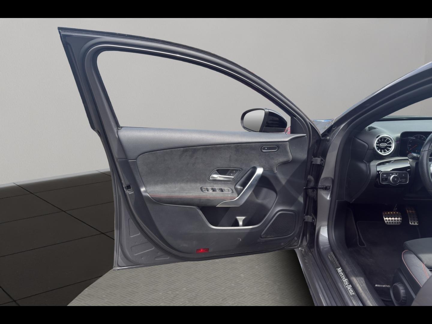 Image MERCEDES-BENZ Classe A 180 136ch AMG Line