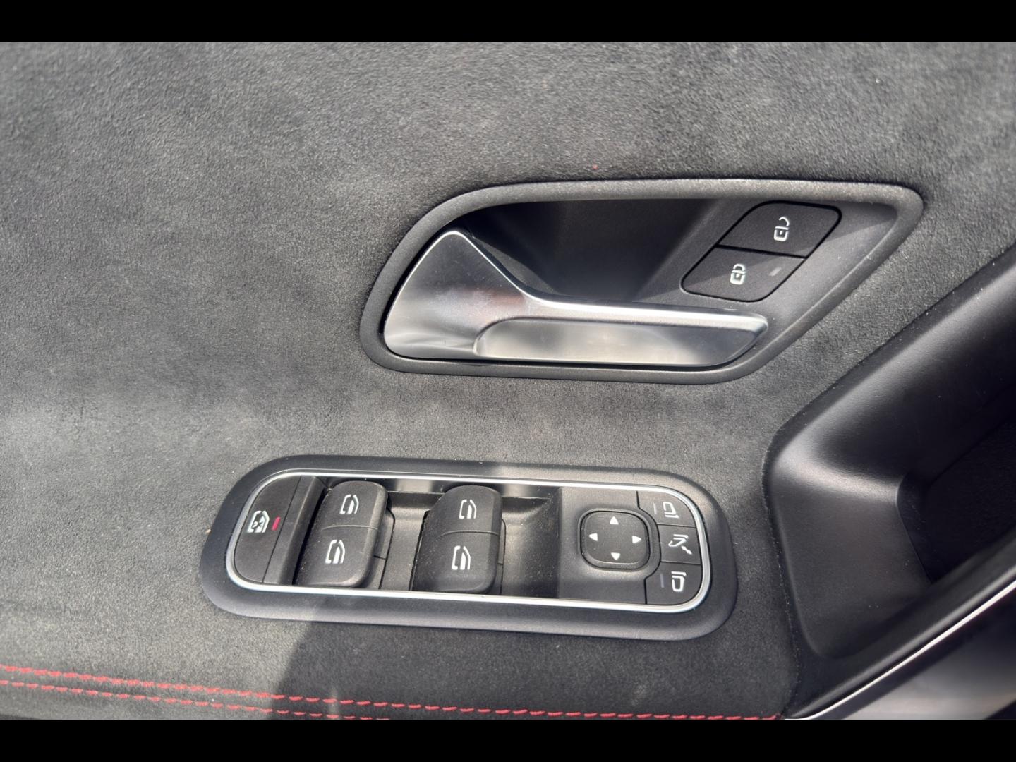 Image MERCEDES-BENZ Classe A 180 136ch AMG Line