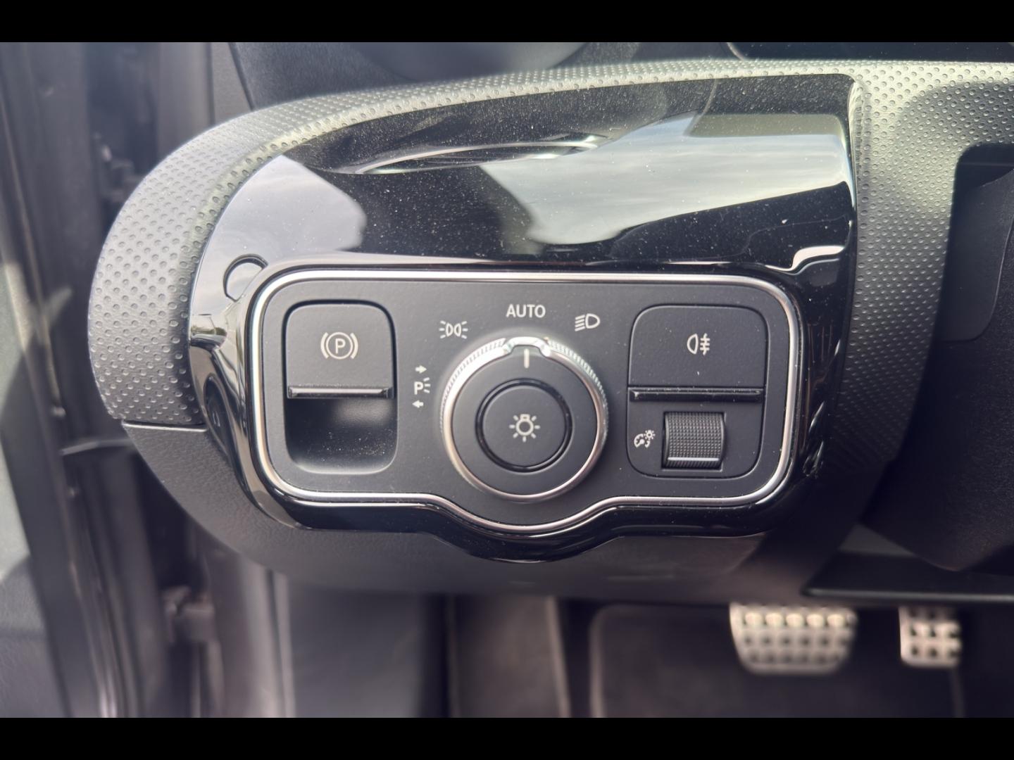 Image MERCEDES-BENZ Classe A 180 136ch AMG Line
