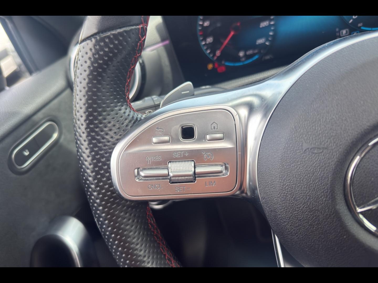 Image MERCEDES-BENZ Classe A 180 136ch AMG Line