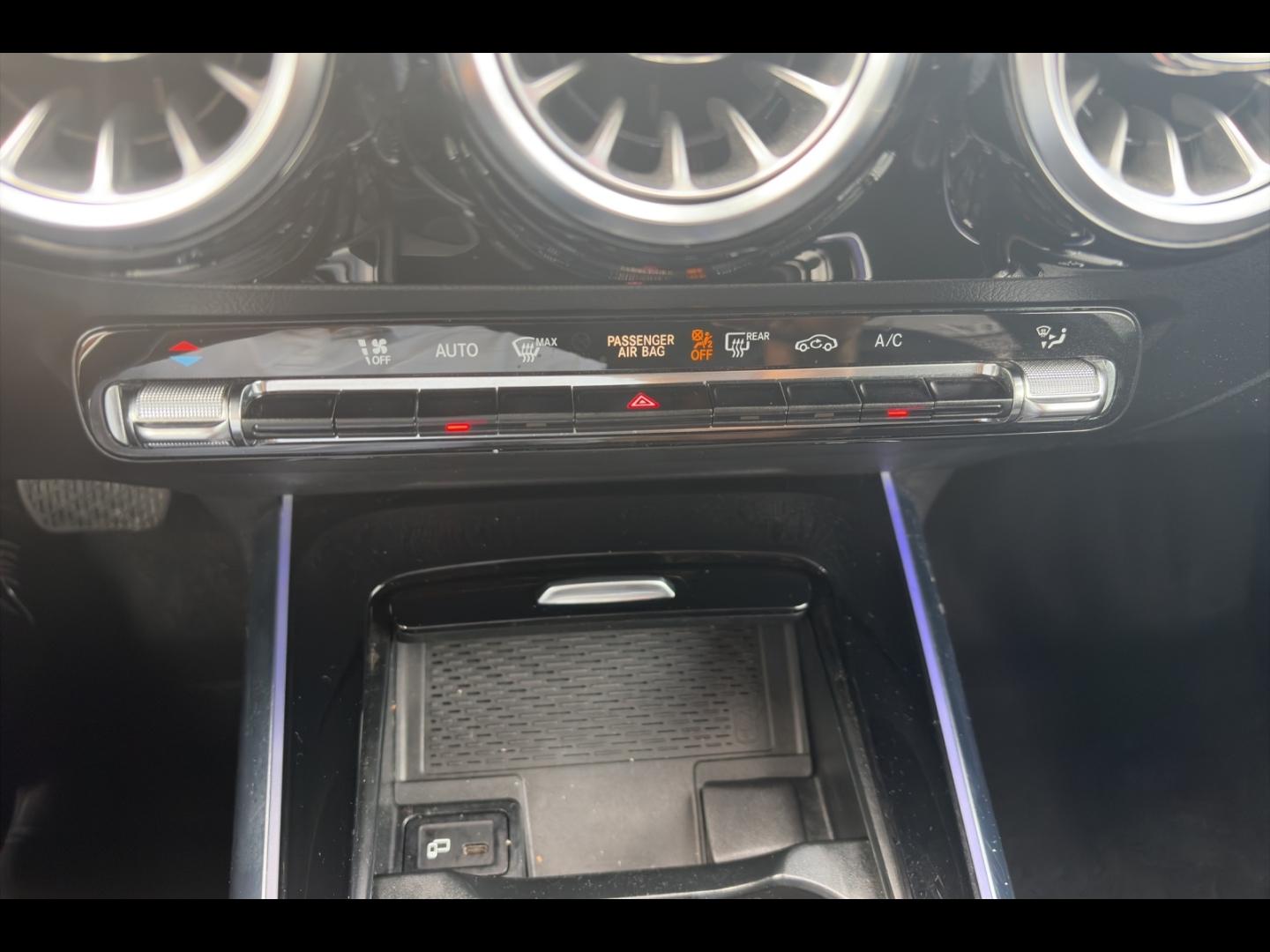 Image MERCEDES-BENZ GLA 200 d 150ch Progressive Line 8G-DCT