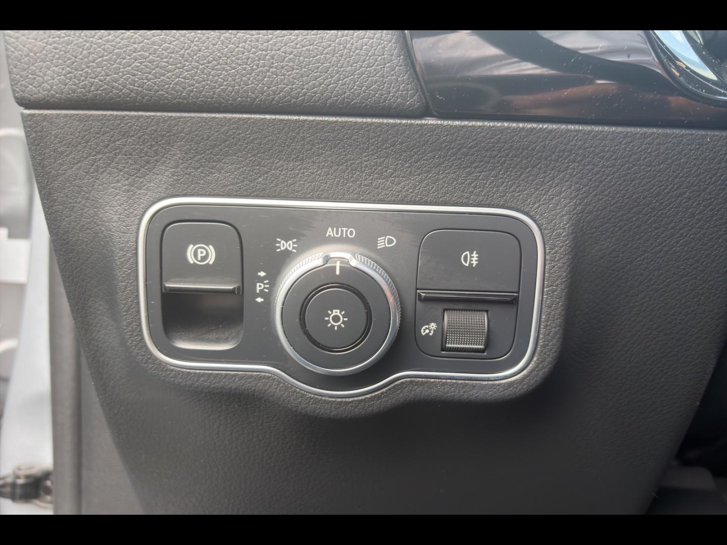 Image MERCEDES-BENZ GLA 200 d 150ch Progressive Line 8G-DCT