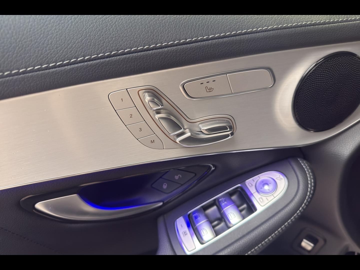 Image MERCEDES-BENZ GLC Coupé 300 de 194+122ch AMG Line 4Matic 9G-Tronic