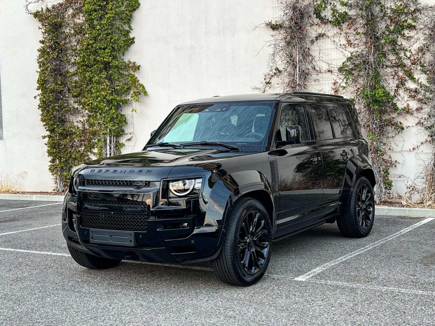 Photo LAND-ROVER Defender 110 4.4 P635 Octa Black