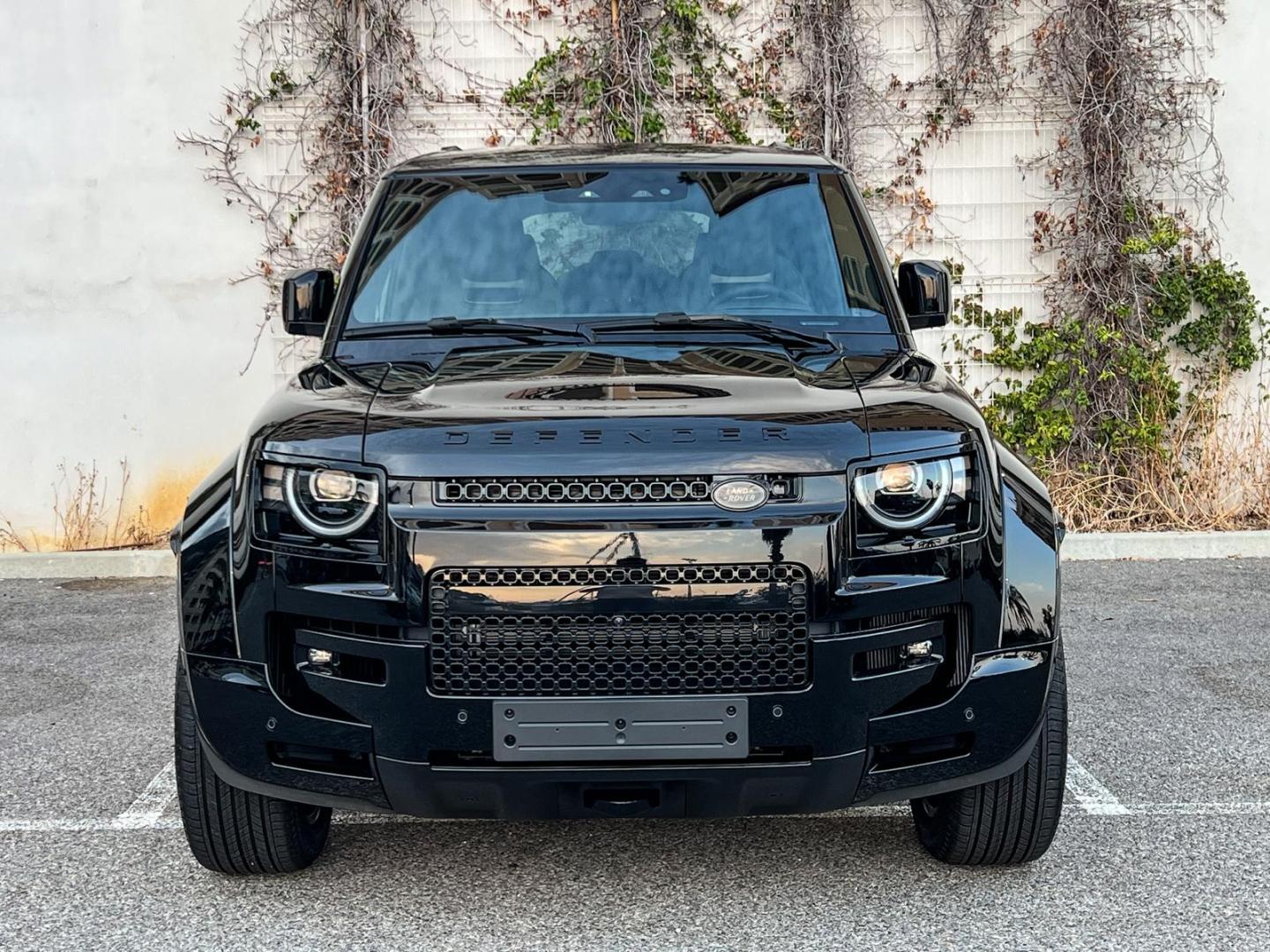 Image LAND-ROVER Defender 110 4.4 P635 Octa Black