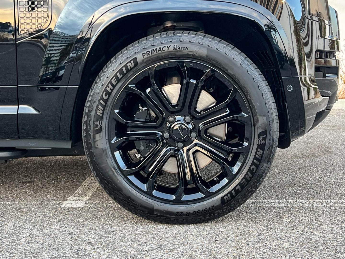 Image LAND-ROVER Defender 110 4.4 P635 Octa Black