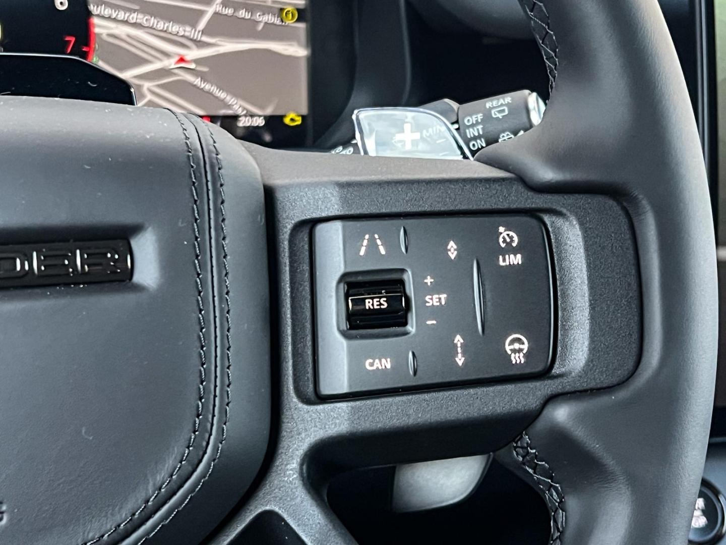 Image LAND-ROVER Defender 110 4.4 P635 Octa Black
