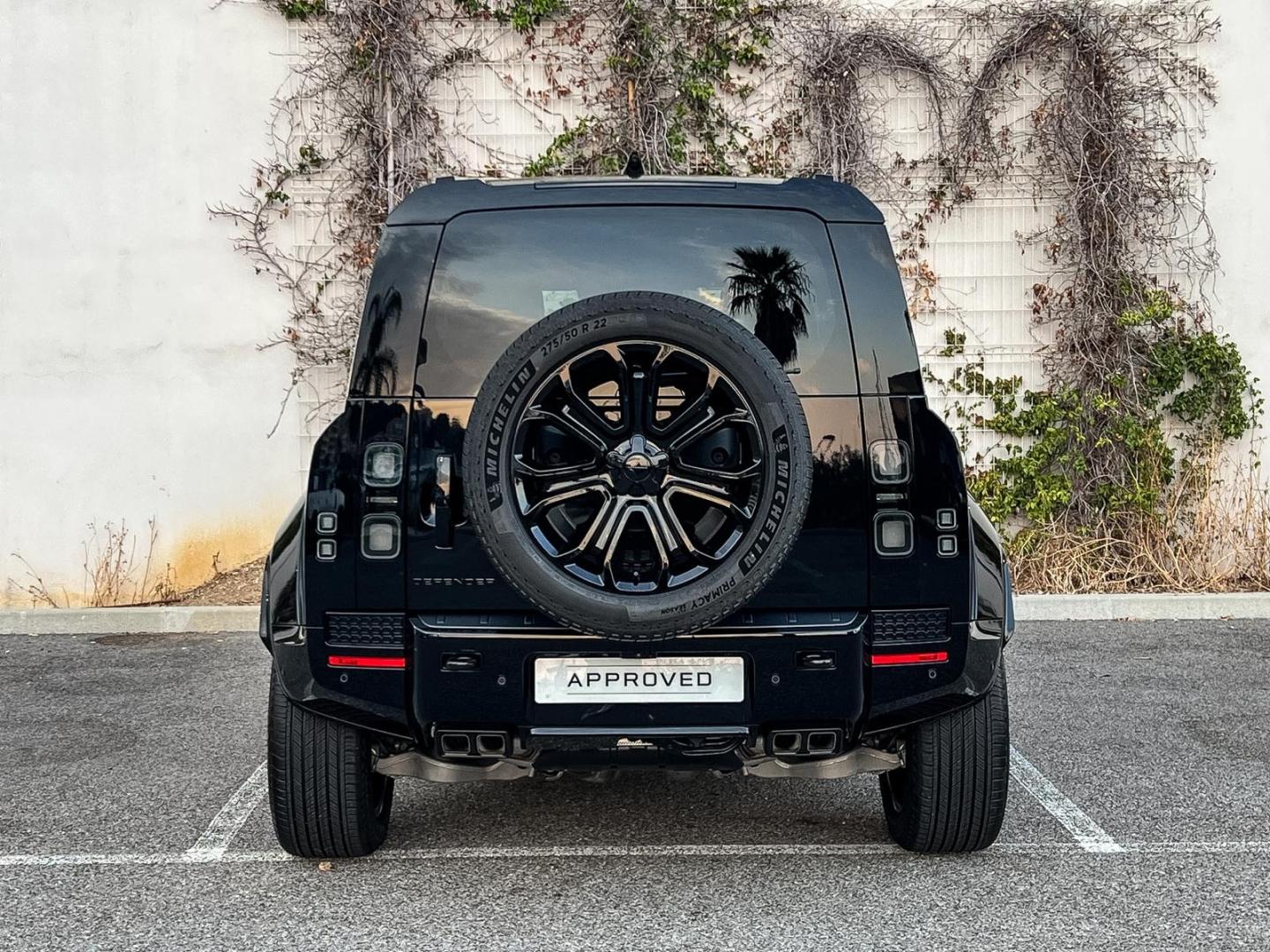 Image LAND-ROVER Defender 110 4.4 P635 Octa Black