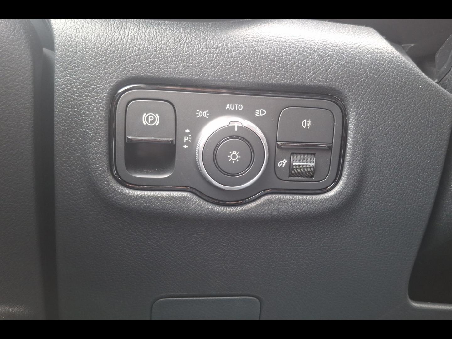 Image MERCEDES-BENZ Vito Fg 116 Mixto Extra-Long Select Propulsion 9G-Tronic