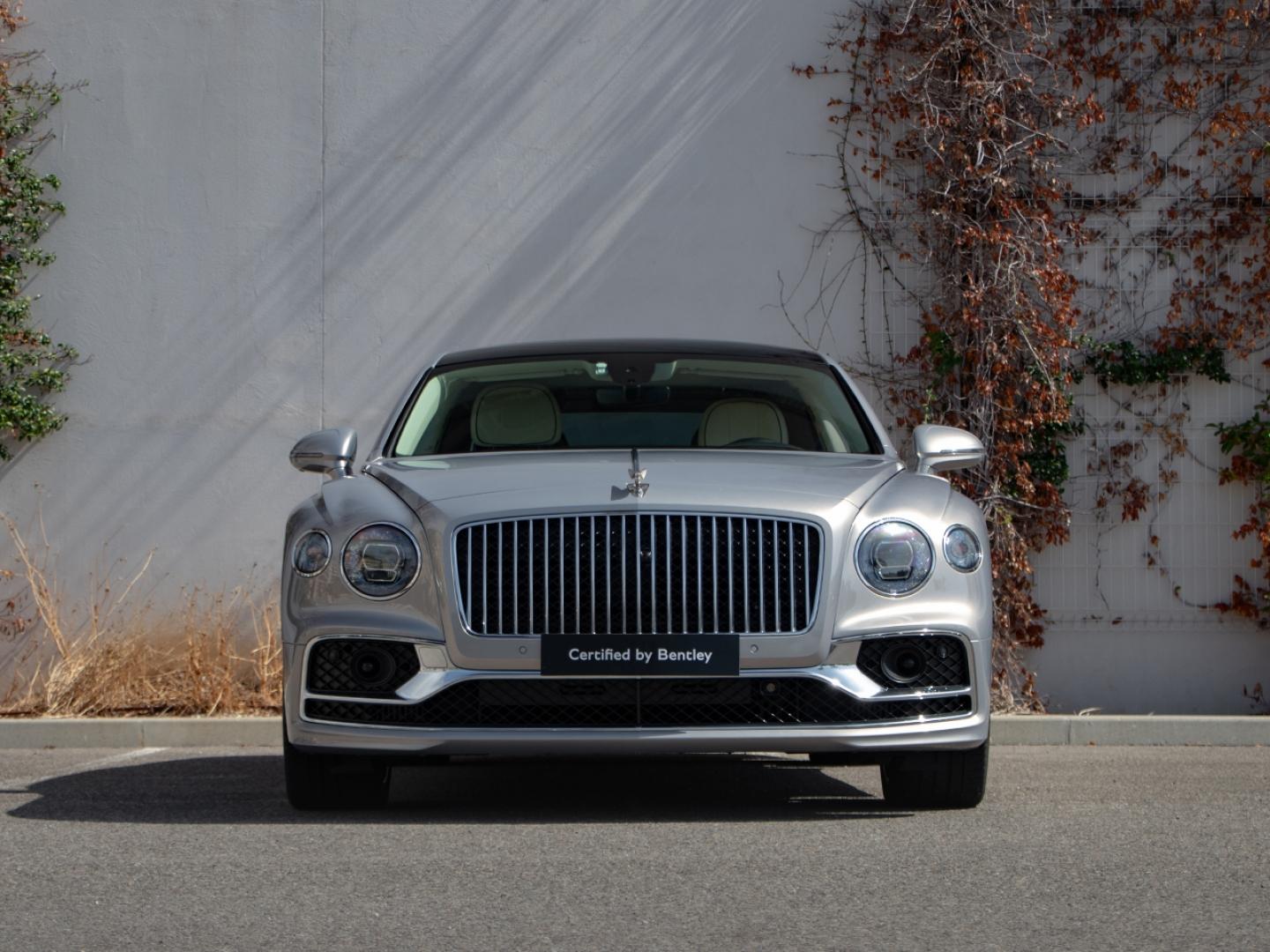 Photo BENTLEY FLYING SPUR V6 Hybrid 449ch