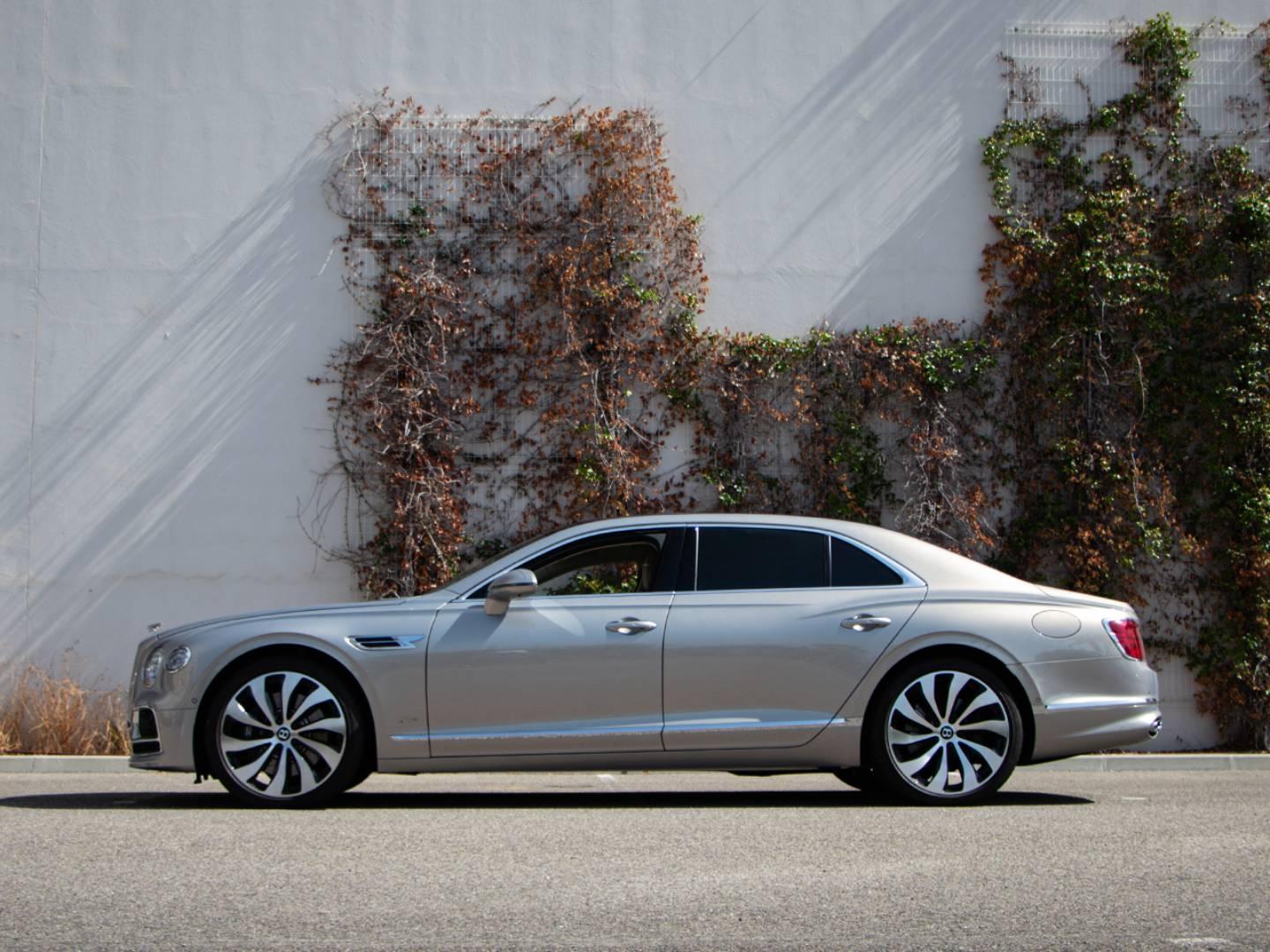Image BENTLEY FLYING SPUR V6 Hybrid 449ch