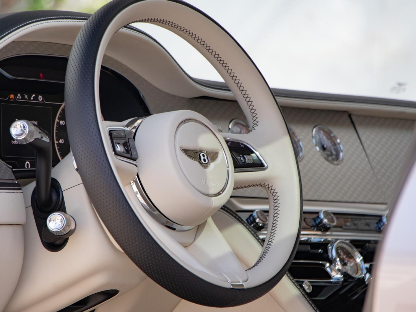 Image BENTLEY FLYING SPUR V6 Hybrid 449ch