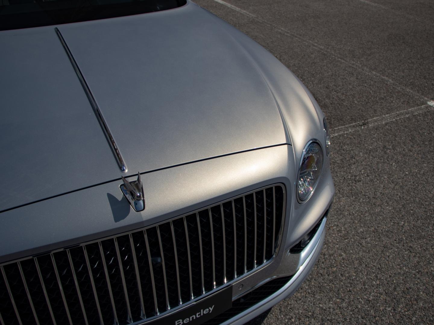 Image BENTLEY FLYING SPUR V6 Hybrid 449ch
