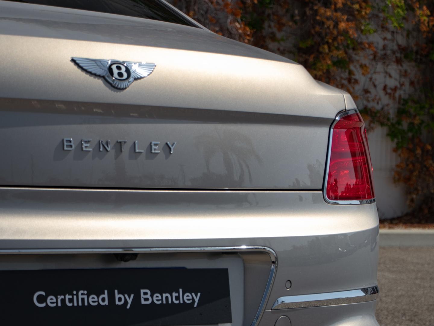 Image BENTLEY FLYING SPUR V6 Hybrid 449ch