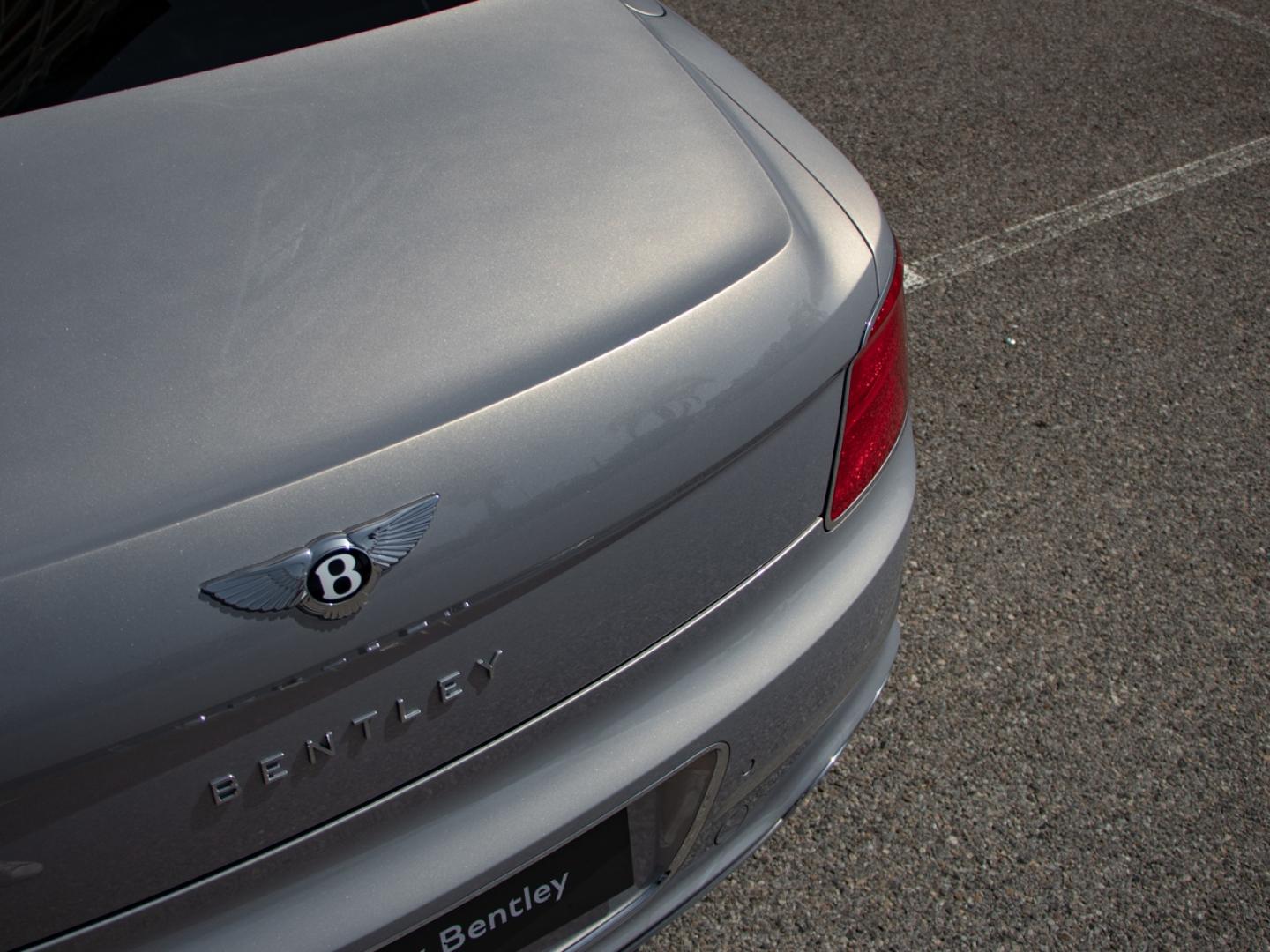 Image BENTLEY FLYING SPUR V6 Hybrid 449ch