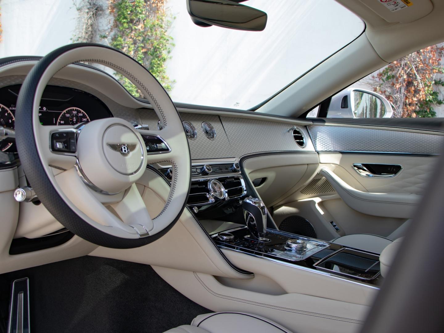 Image BENTLEY FLYING SPUR V6 Hybrid 449ch