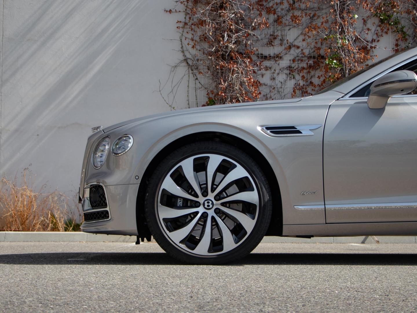 Image BENTLEY FLYING SPUR V6 Hybrid 449ch