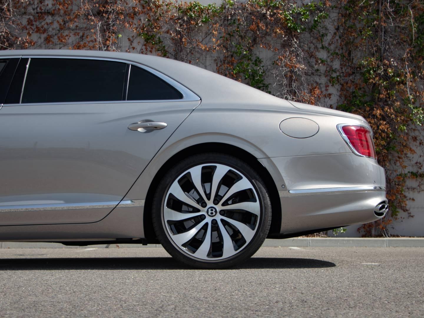 Image BENTLEY FLYING SPUR V6 Hybrid 449ch