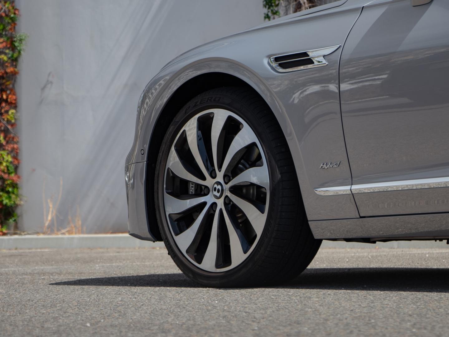 Image BENTLEY FLYING SPUR V6 Hybrid 449ch