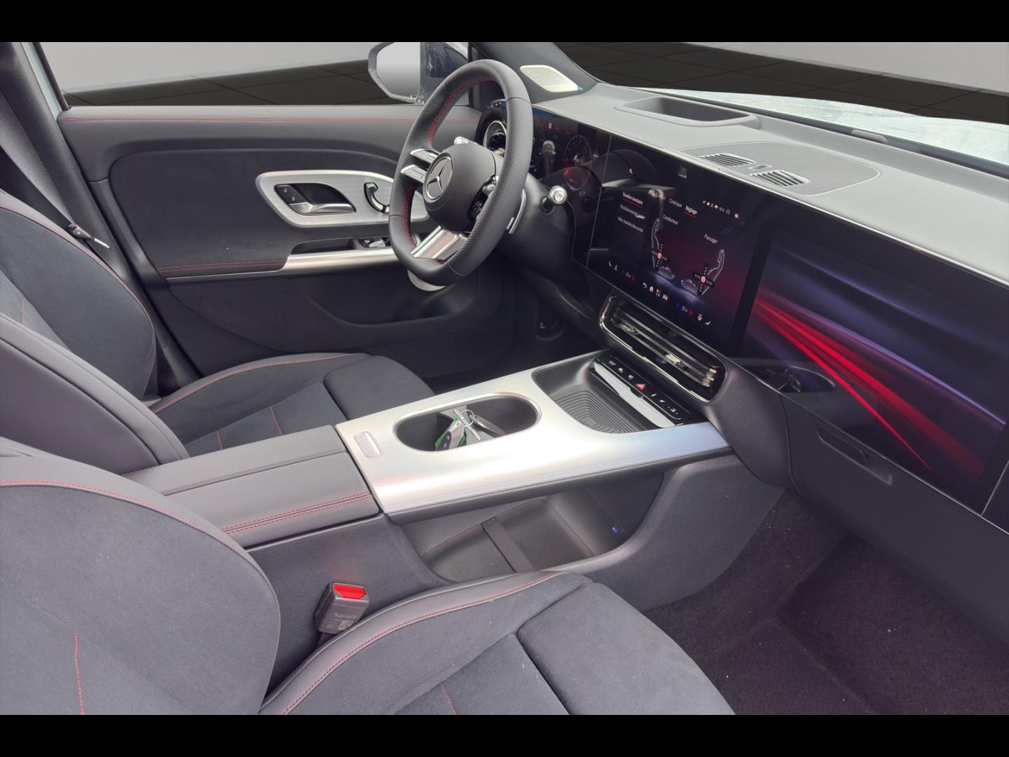 Image MERCEDES-BENZ GLB 200 163+30ch AMG Line 8G-eDCT
