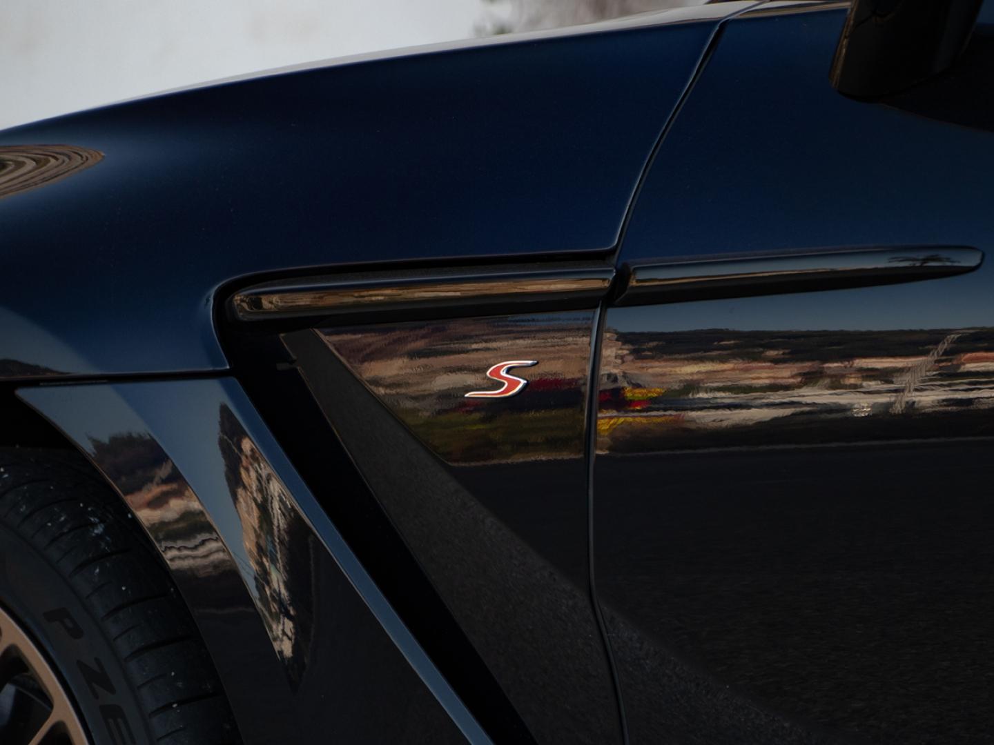 Image ASTON MARTIN DBX 4.0 V8 biturbo 727ch S