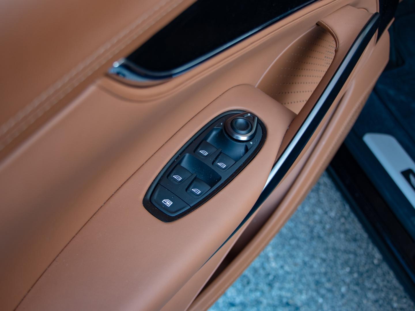 Image ASTON MARTIN DBX 4.0 V8 biturbo 727ch S