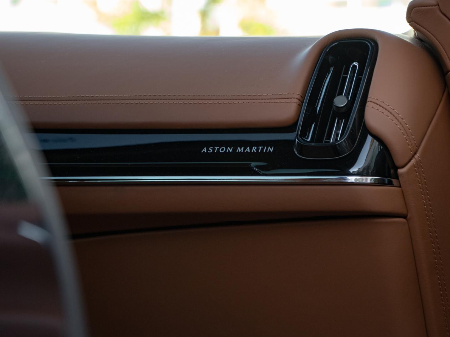 Image ASTON MARTIN DBX 4.0 V8 biturbo 727ch S