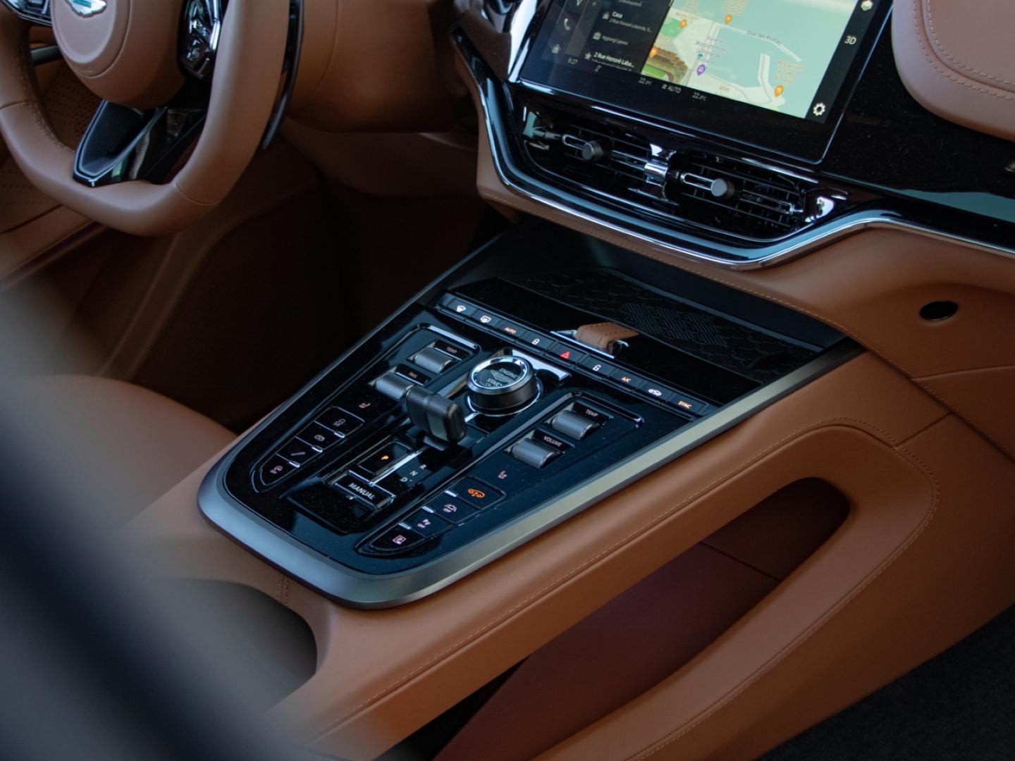 Image ASTON MARTIN DBX 4.0 V8 biturbo 727ch S