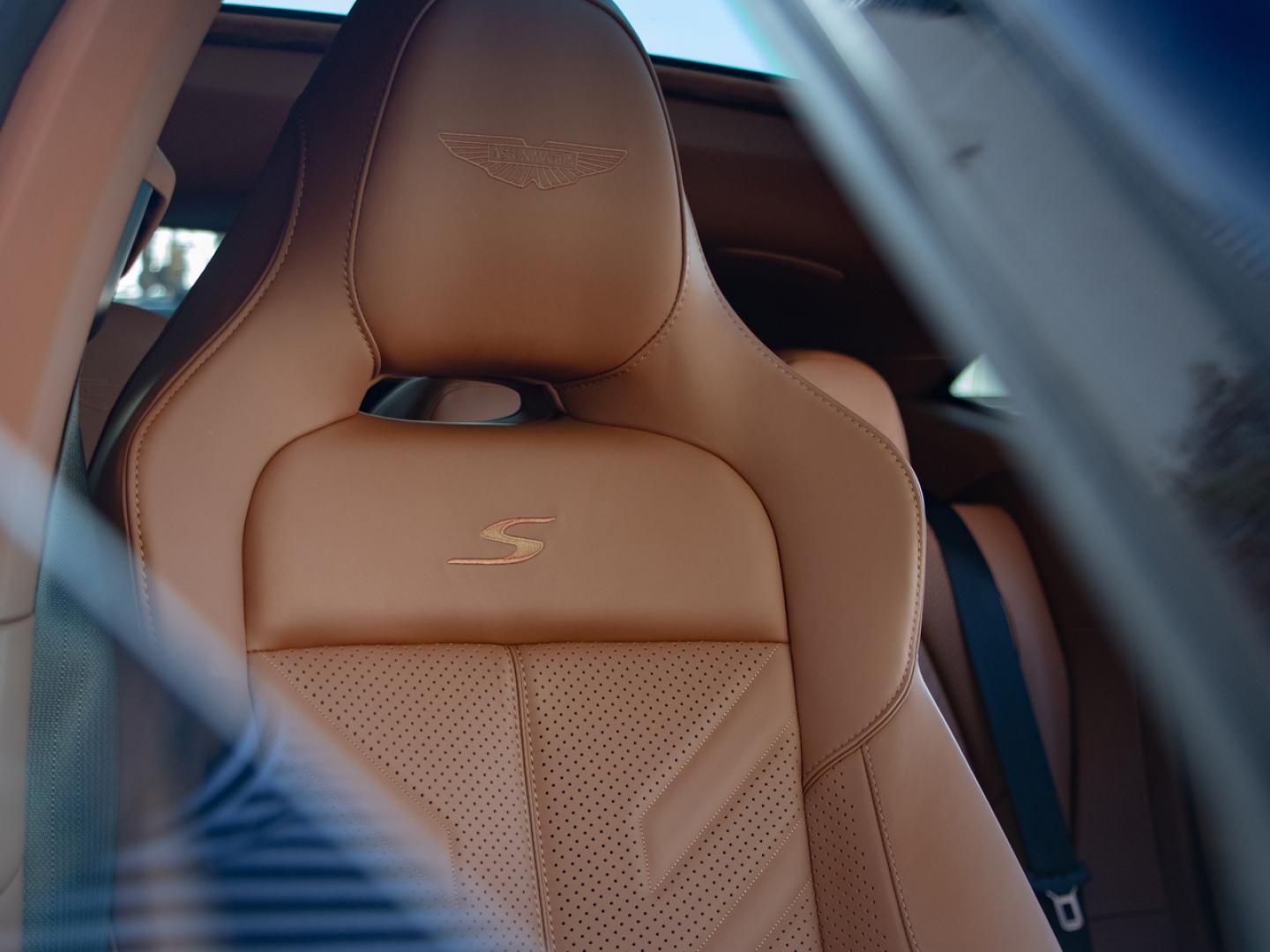 Image ASTON MARTIN DBX 4.0 V8 biturbo 727ch S