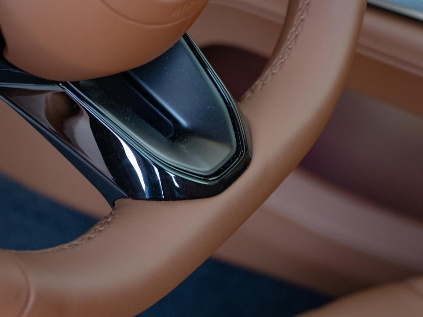 Image ASTON MARTIN DBX 4.0 V8 biturbo 727ch S