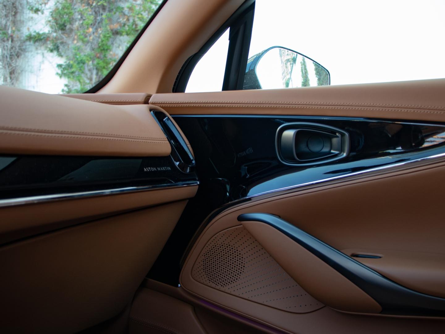 Image ASTON MARTIN DBX 4.0 V8 biturbo 727ch S