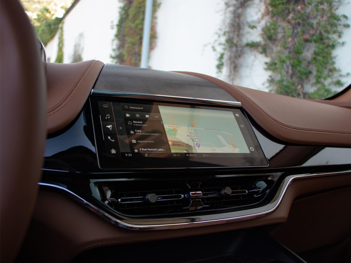 Image ASTON MARTIN DBX 4.0 V8 biturbo 727ch S