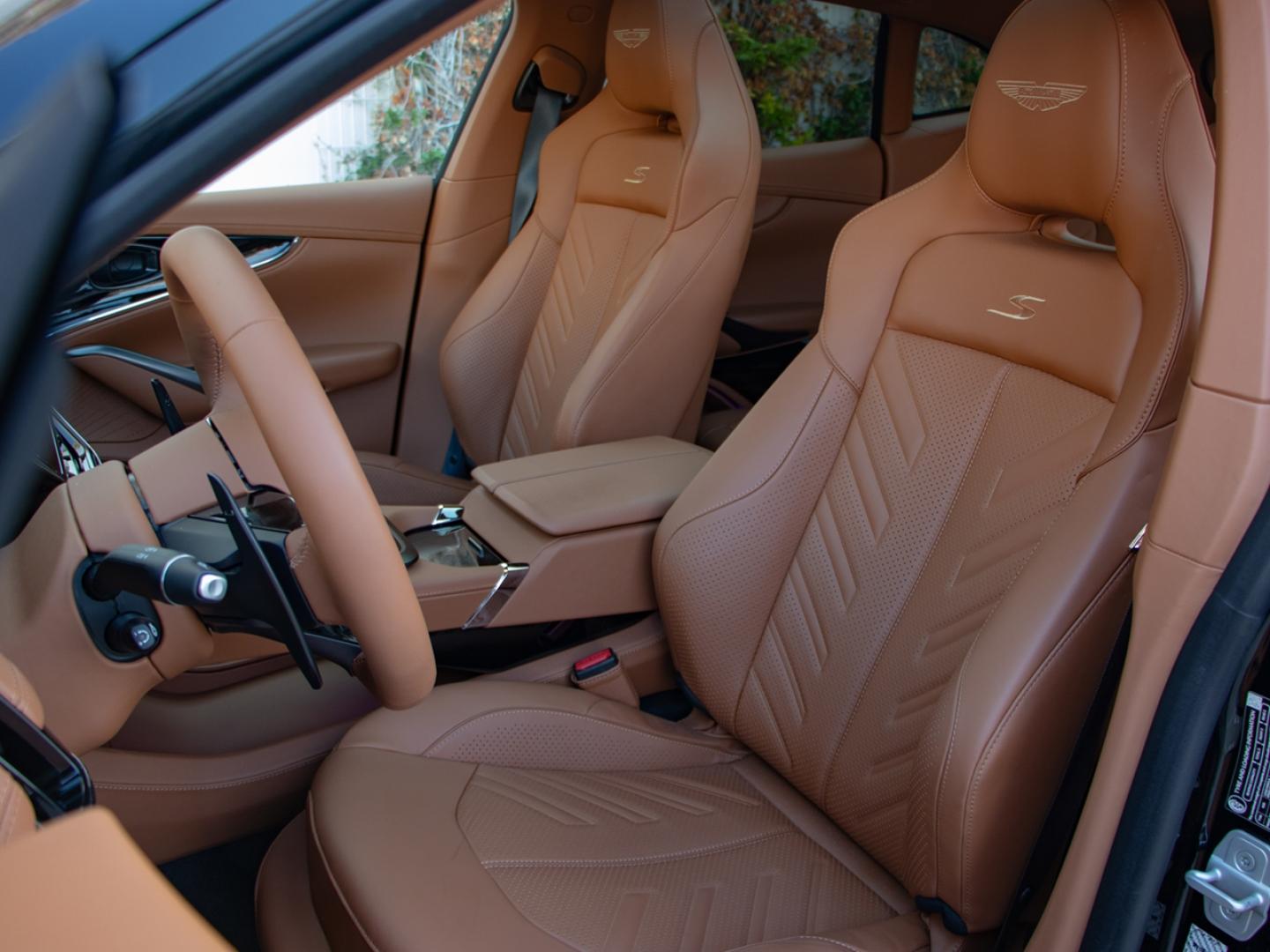Image ASTON MARTIN DBX 4.0 V8 biturbo 727ch S