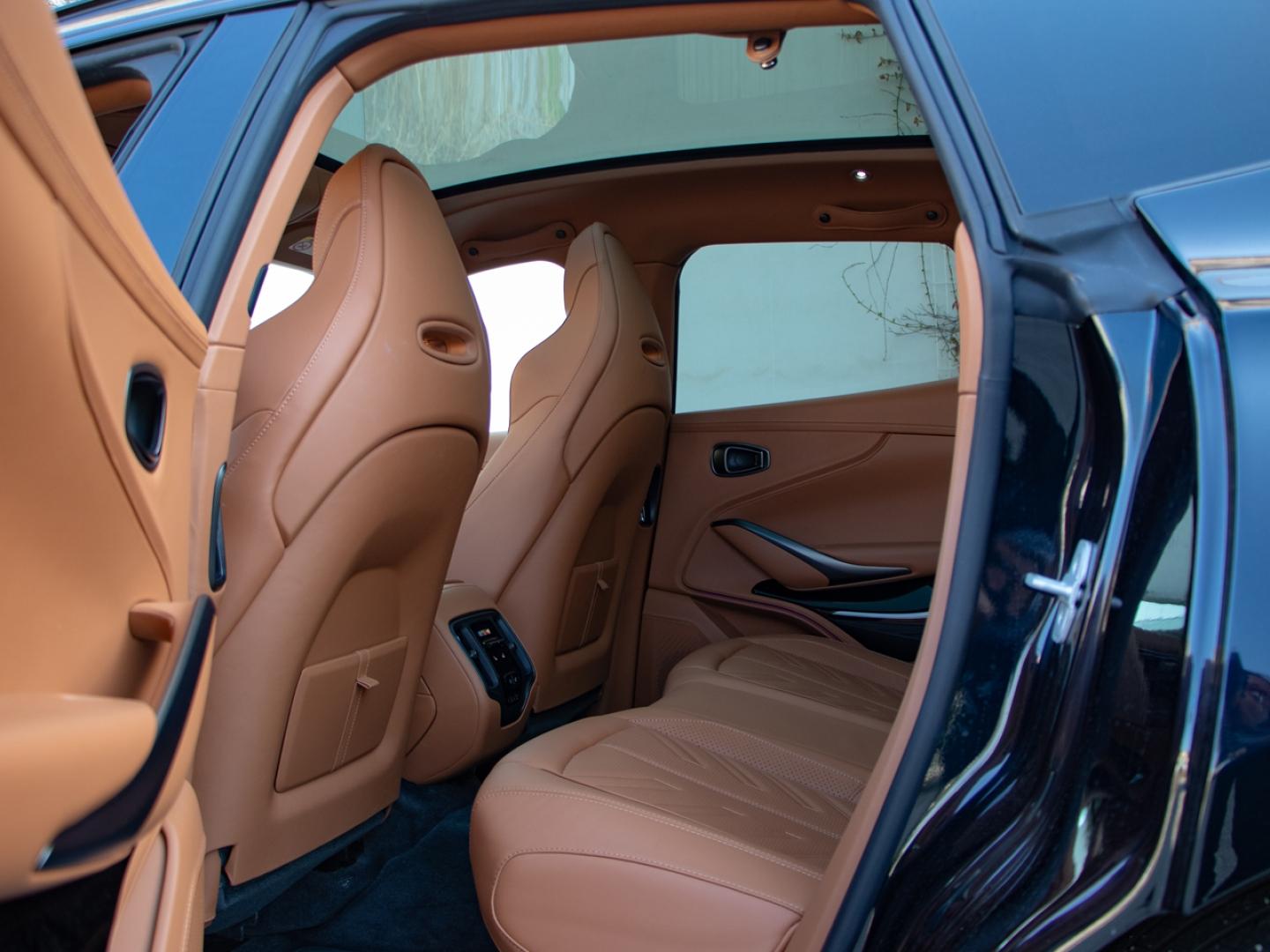 Image ASTON MARTIN DBX 4.0 V8 biturbo 727ch S
