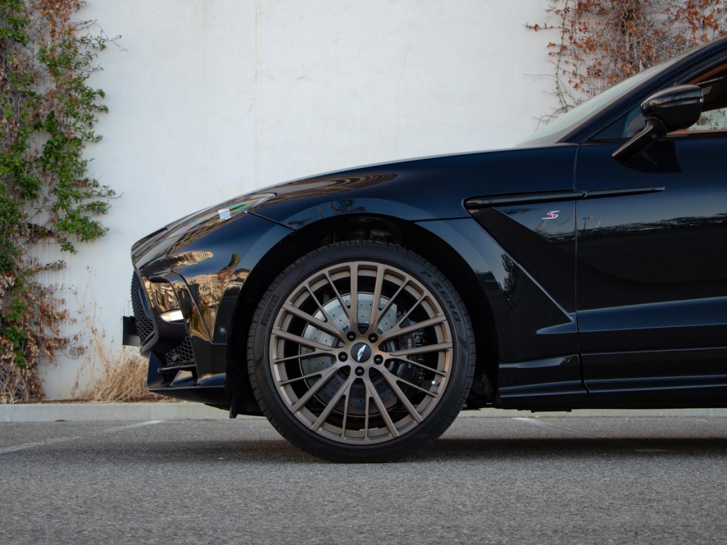 Image ASTON MARTIN DBX 4.0 V8 biturbo 727ch S