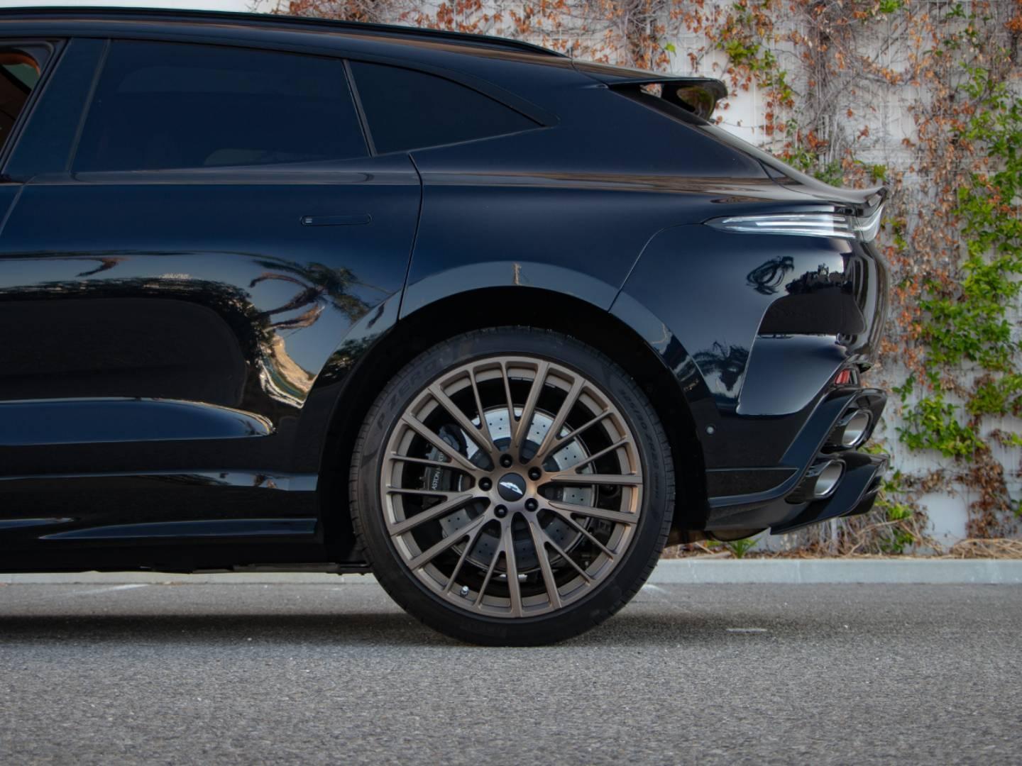 Image ASTON MARTIN DBX 4.0 V8 biturbo 727ch S